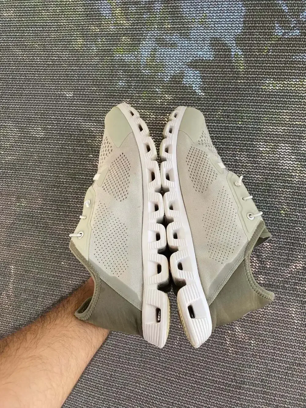 On Cloud 5 Coast Chalk Olive Running Shoes